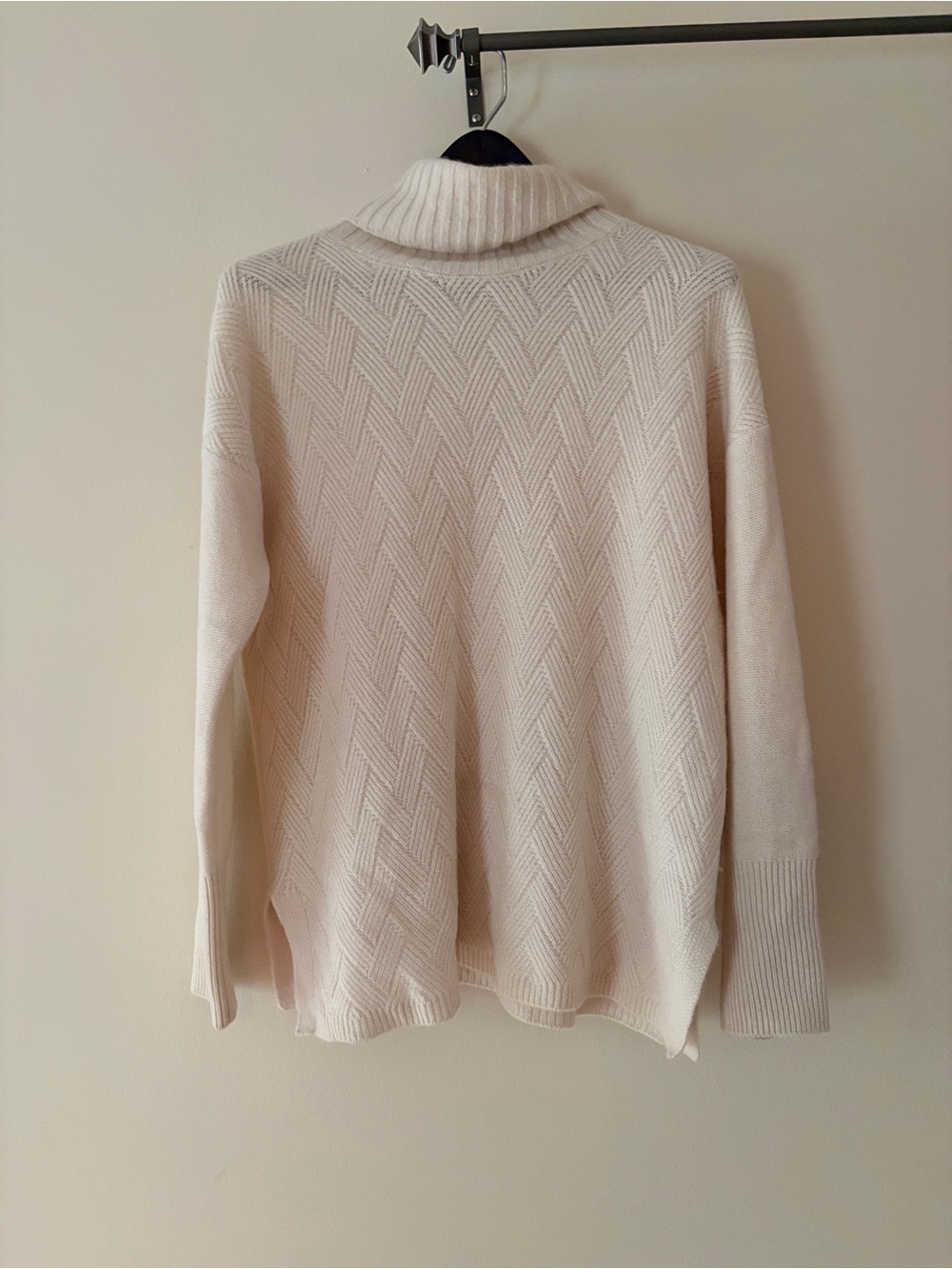 Magaschoni 100% Cashmere Ivory Chevron Knit Turtleneck Sweater Size M